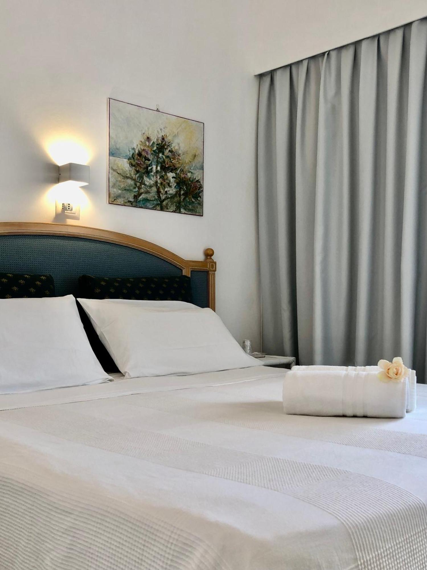 Hotel Pinocchio กัตตอลิกา ภายนอก รูปภาพ