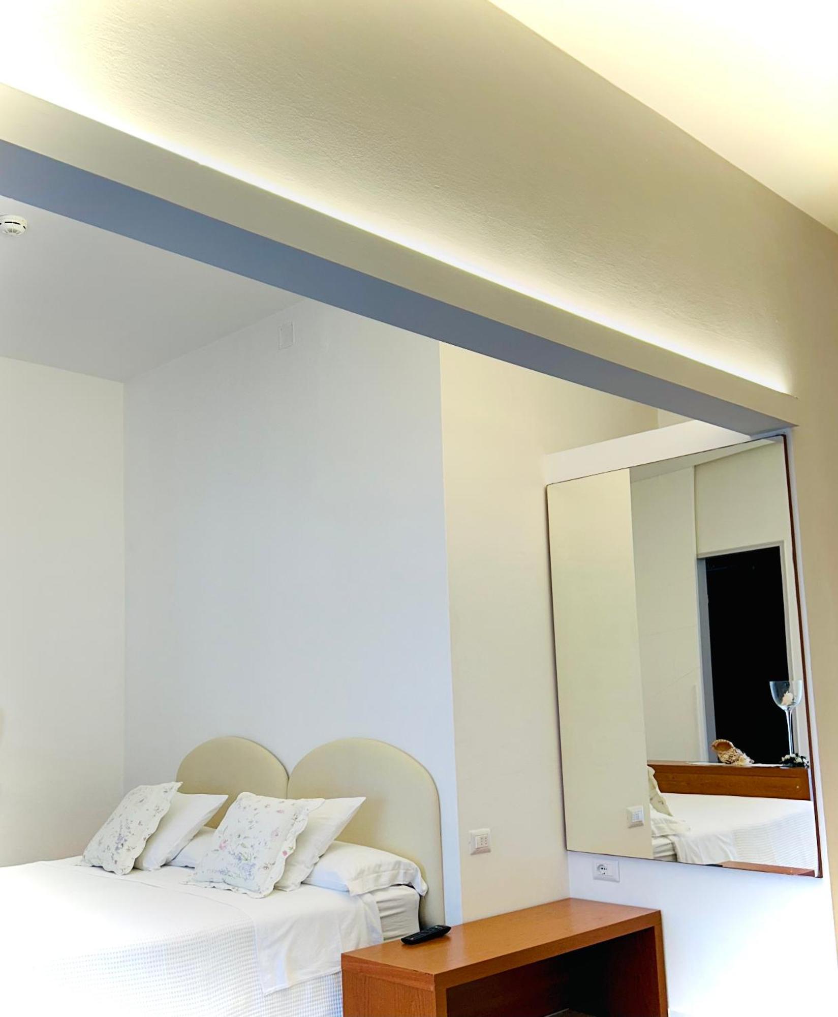 Hotel Pinocchio กัตตอลิกา ภายนอก รูปภาพ