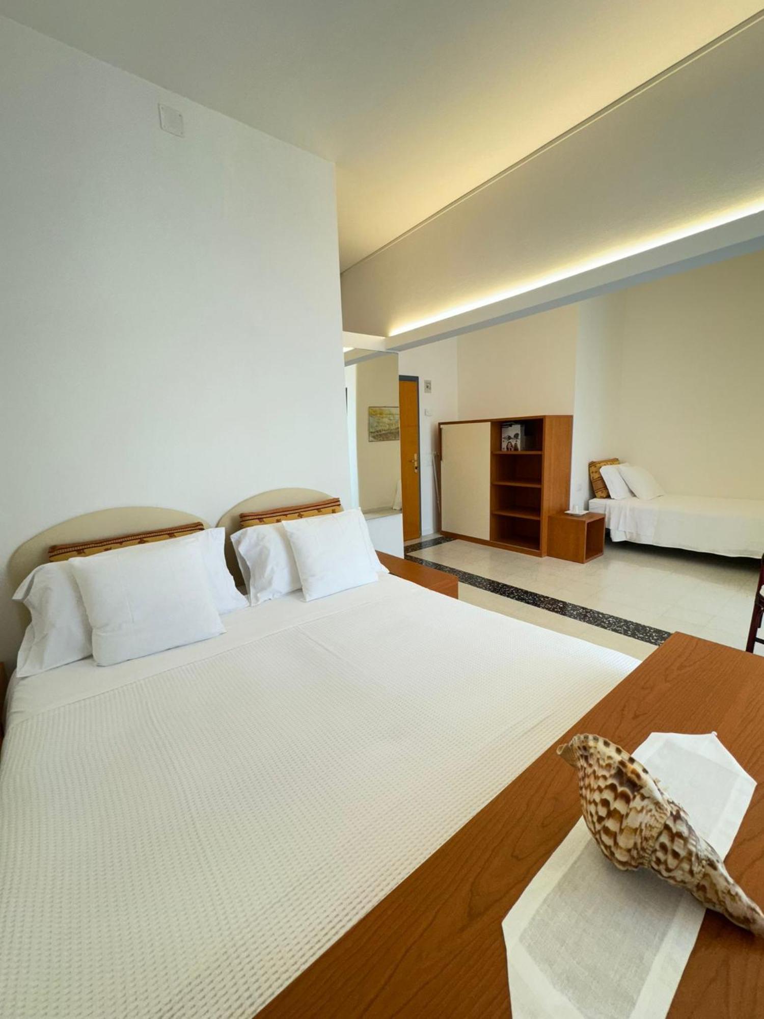 Hotel Pinocchio กัตตอลิกา ภายนอก รูปภาพ