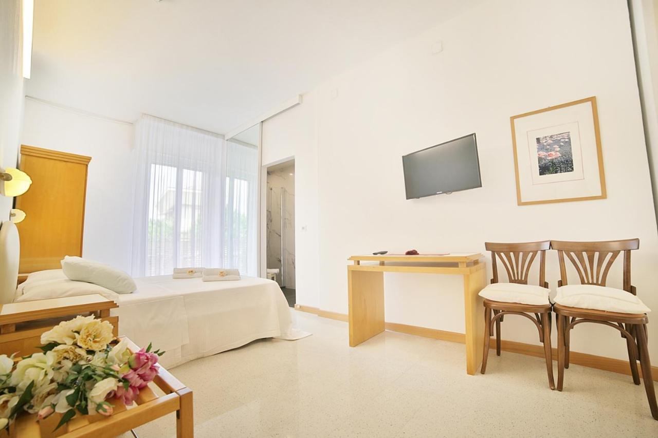 Hotel Pinocchio กัตตอลิกา ภายนอก รูปภาพ